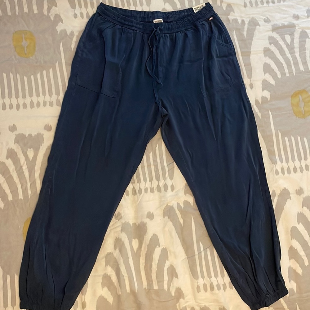 VS Pink, blue easy joggers, new with tags